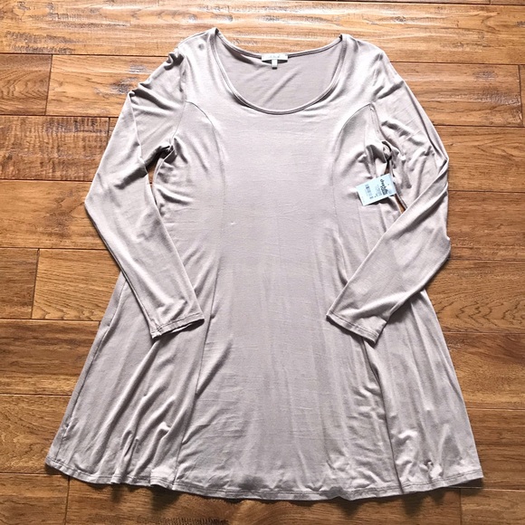 💜💜CHAROLETTE RUSSE LIGHT BROWN LONG SLEEVE DRESS - Picture 2 of 5